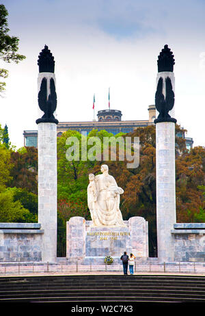 Mexico, Mexico City, Monument to Los Ninos Heroes, Heroic Children, Altar a la Patria, In The Defense Of The Homeland, Six Young Cadets Died Defending Chapultepec Castle During the Mexican-American War, Entrance To Chapultepec Castle Stock Photo