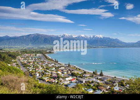 Elevated view over the picturesque coastal town of Kaikoura, Kaikoura, South Island, New Zealand Stock Photo