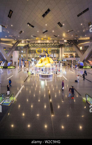 Qatar, Doha, Doha-Hamad International Airport, open since 2014, duty-free shopping area Stock Photo