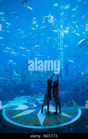 UAE, Dubai, Palm Jumeirah, Atlantis, The Palm, Hotel, interior aquarium Stock Photo