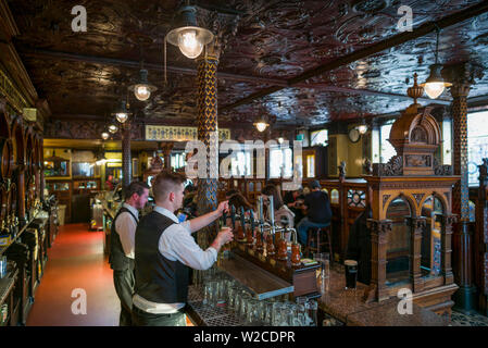 UK, Northern Ireland, Belfast, Crown Liquor Saloon, historic 1885 bar, interior Stock Photo