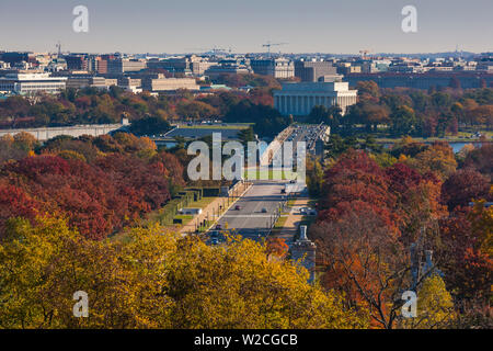 USA, Virginia, Arlington, Arlington National Cemetery, elevated view towards Lincoln Memorial and Washington DC Stock Photo