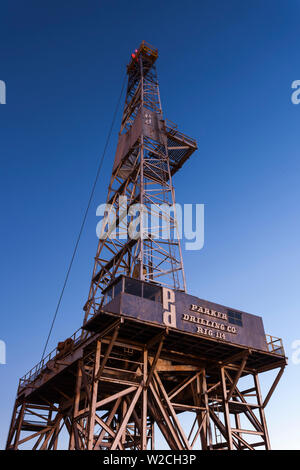 USA, Oklahoma, Elk City, Parker Drilling Rig 114, World's Largest Inland oil drilling platform Stock Photo