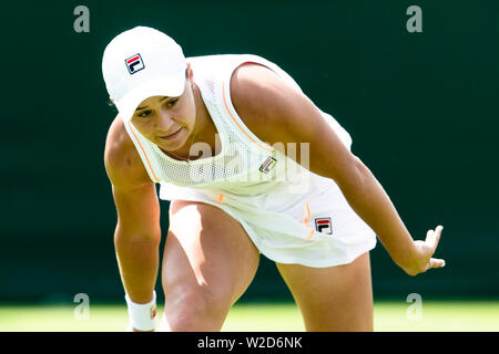 London, UK. 08th July, 2019. Tennis: Grand Slam, WTA-Tour, Wimbledon, singles, women, 4th round, Barty (Australia) - Riske (USA). Ashleigh Barty from Australia reacts disappointed. Credit: Frank Molter/dpa/Alamy Live News Stock Photo