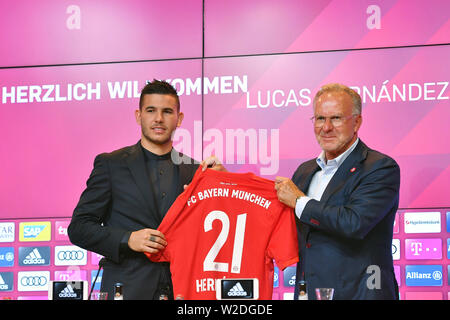 Lucas HERNANDEZ (FC Bayern Munich) and Karl Heinz RUMMENIGGE