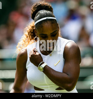 London, UK, 8th July 2019: Serena Williams of USA is in action during the 4th round at day 8 at the Wimbledon Tennis Championships 2019 at the All England Lawn Tennis and Croquet Club in London. Williams wears a brooch which is composed of 34 crystals, symbolising her age when she won her most recent Wimbledon title, in 2016.Credit: Frank Molter/Alamy Live news Stock Photo