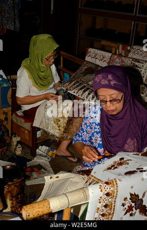 Indonesia Java Yogjakarta crafts hand made batik  fan  by 