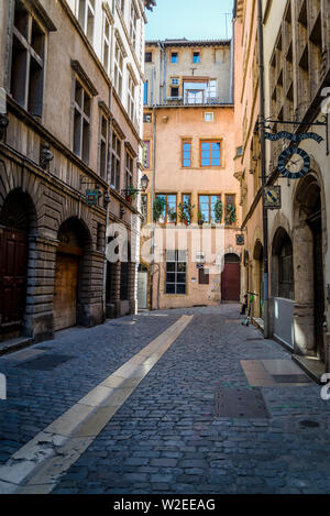 Rue Juiverie, an atmospheric street in Vieux Lyon or Old Lyon, one of Europe’s most extensive Renaissance neighbourhoods, Lyon, France Stock Photo