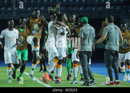 Suez, Egypt. 08th July, 2019. Soccer: Africa Cup, Mali - Côte d'Ivoire, knockout round, round of 16: Côte d'Ivoire players celebrate their team's first goal. Credit: Oliver Weiken/dpa/Alamy Live News Stock Photo