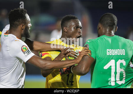 Suez, Egypt. 08th July, 2019. Football: Africa Cup, Mali - Ivory Coast, knockout round, round of 16: Malis Djigui Diarra (r) and Adam Traore. Credit: Oliver Weiken/dpa/Alamy Live News Stock Photo