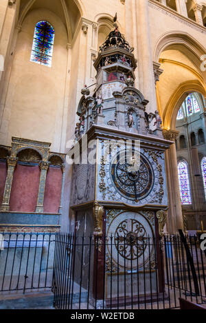 Astronomical Clock in the Lyon Cathedral. The cathedral is dedicated to Saint John the Baptist, and is the seat of the Archbishop of Lyon, Lyon, Franc Stock Photo