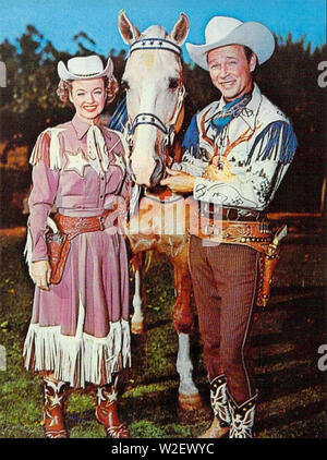 ROY ROGERS (1911-1998) with wife Dale Evans with their family about ...