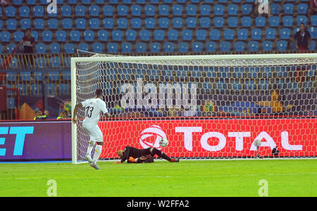 Ismailia, Egypt. 8th July, 2019. Goalkeeper Farouk Ben Mustapha of Tunisia enters the final minute of the match to stop Caleb Ekuban's penalty kick in the penalty shootout during Tunisia vs Ghana.Total Africa Cup of Nations Egypt 2019 at the Ismailia stadium east of Cairo(140 km).photo: Chokri Mahjoub Credit: Chokri Mahjoub/ZUMA Wire/Alamy Live News Stock Photo