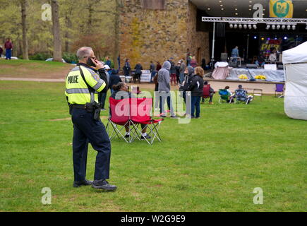 Young police officer holding handcuffs Stock Photo - Alamy