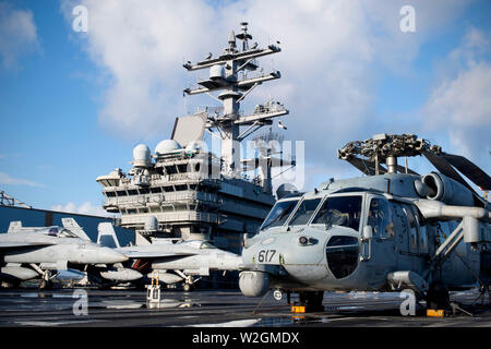 F18 Hornet, flight deck, Pacific Ocean, sound barrier, U.S. navy , USS ...