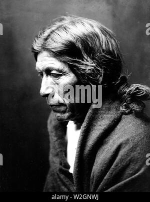 Edward S. Curtis Native American Indians - Pose-a ye, 'Dew Moving', Nambe portrait ca. 1905 Stock Photo