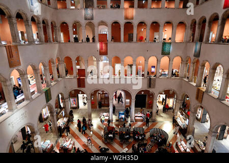 The luxury shopping center Fondaco dei Tedeschi. Venice. Italy. Stock Photo