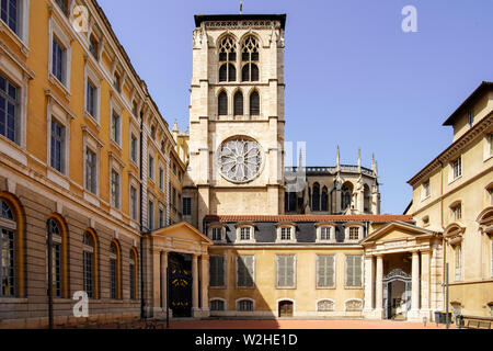 'Primatiale' and Basilica of Notre-Dame de Fourviere is dedicated to the Virgin Mary, in Lyon, (built 1872 and 1884) Auvergne-Rhône-Alpes, France. Stock Photo