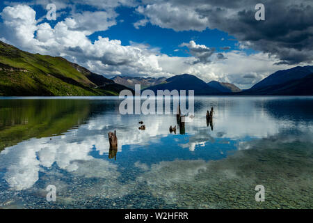 Lake Wakatipu and Mountain Scenery On The Queenstown to Glenorchy Road, South Island, New Zealand Stock Photo