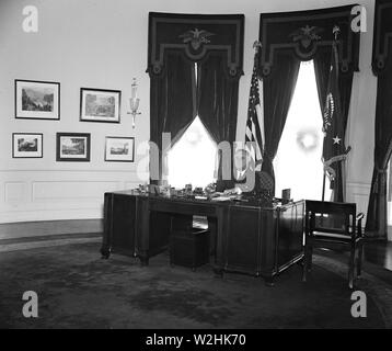 Franklin D. Roosevelt in the Oval Office 195978 Stock Photo: 61215015