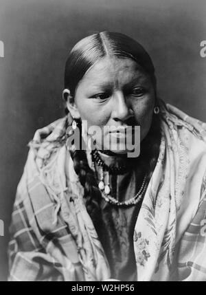 Edward S. Curtis Native American Indians - Portrait of a young Cheyenne Indian woman ca. 1910 Stock Photo