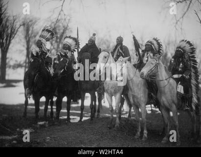 Six tribal leaders (l to r) Little Plume (Piegan), Buckskin Charley (Ute), Geronimo (Chiricahua Apache), Quanah Parker (Comanche), Hollow Horn Bear (Brulé Sioux), and American Horse (Oglala Sioux) on horseback in ceremonial attire Stock Photo