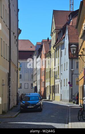 Regensburg, Oberpfalz, Bayern: historische Stadt an der Donau: Altstadtgasse, Altstadthäuser Stock Photo