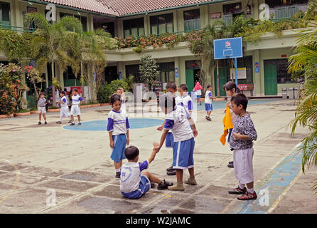 jakarta,  indonesia - november 18, 2009: pupils playing in the yard of  sdn menteng 01 elementary school which barack obama  attended under the name o Stock Photo