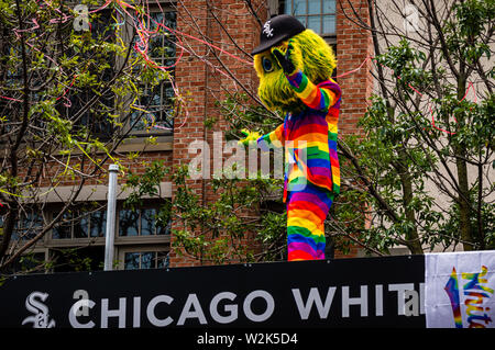 Chicago, Illinois, USA - March 16, 2019: St. Patrick's Day Parade, The  Southpaw, Mascot Of The White Sox Mascot Being Transported Down Columbus  Drive At The Parade Stock Photo, Picture and Royalty