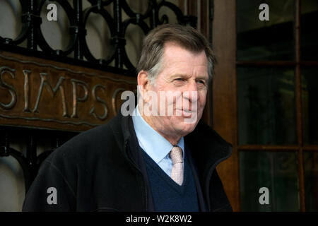 Simon Elliott - brother-in-law of Camilla, Duchess of Cornwall -  outside the Oldie of the Year Awards, Simpsons, the Strand, London 2nd Feb 2016 Stock Photo