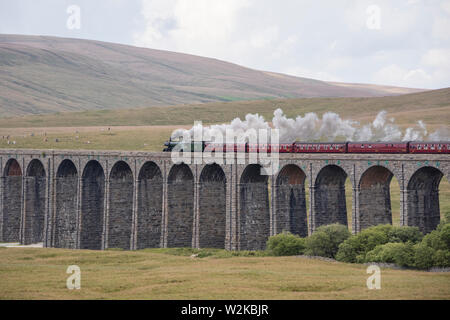 The Flying Scotsman crossing Ribblehead Viaduct, 'north bound' on the Settle Carlisle Railway, Yorkshire Dales National Park, Yorkshire, England, UK