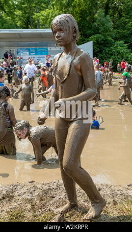 Westland, Michigan - Children age 12 and younger, along with some parents, play in the mud during the annual 'Youth Mud Day' organized by Wayne County Stock Photo