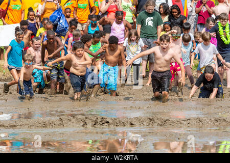 Westland, Michigan - Children age 12 and younger, along with some parents, play in the mud during the annual 'Youth Mud Day' organized by Wayne County Stock Photo