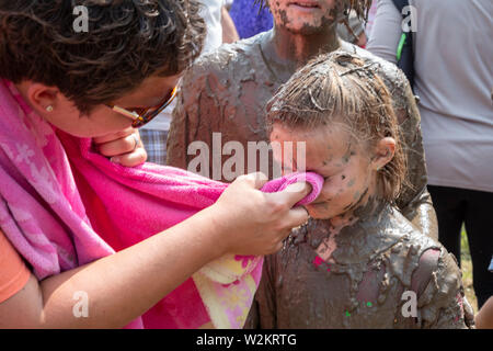 Westland, Michigan - Children age 12 and younger, along with some parents, play in the mud during the annual 'Youth Mud Day' organized by Wayne County Stock Photo