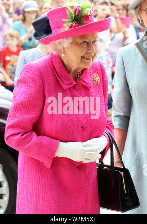 Cambridge, UK. 09th July, 2019. Queen Elizabeth II officially opens the new Royal Papworth Hospital on the Cambridge Biomedical Campus. She met with staff and patients during her visit, as well as seeing some of the facilities at the world renowned heart and lung hospital. Credit: SOPA Images Limited/Alamy Live News Stock Photo