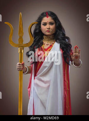 Potrait Of A Bengali Married Woman As Goddess Durga Stock Photo - Alamy