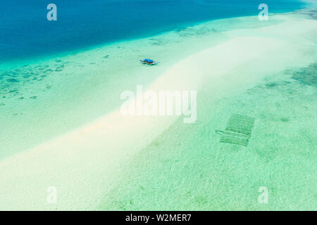 Mansalangan sandbar, Balabac, Palawan, Philippines. Tropical islands with turquoise lagoons, view from above. Boat and tourists in shallow water. Stock Photo