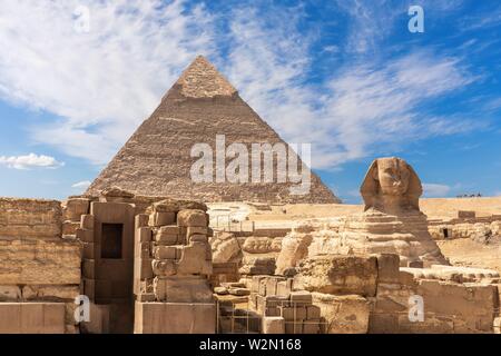 The Grreat Sphinx, ruins of the temple of Giza and the Puramid of Kafre, Cairo, Egypt.