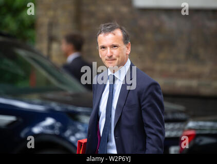 Alun Cairns, Secretary of State for Wales, arrives in Downing Street for a cabinet meeting. Stock Photo