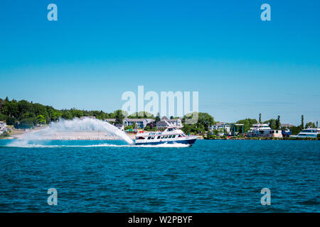 Star Line ferry taking off across Lake Michigan from St. Ignace Stock Photo