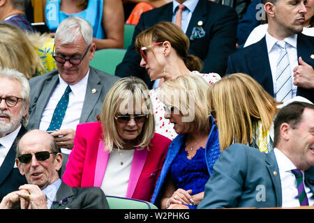 London, UK, 10th July 2019: Dame Twiggy Lawson (M) visits the Royal Box at day 9 at the Wimbledon Tennis Championships 2019 at the All England Lawn Tennis and Croquet Club in London. Credit: Frank Molter/Alamy Live news Stock Photo