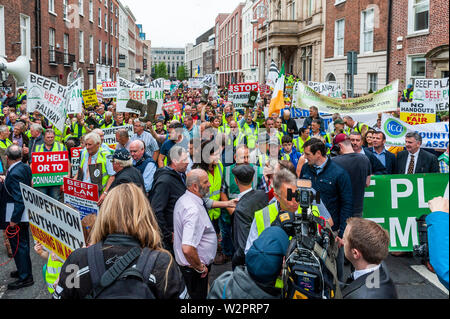 Dublin, Ireland. 10th July, 2019. Thousands of farmers descended on Leinster House today in protest at the Mercosur Deal which farmers claim will be the final nail in the coffin for their way of life. Credit: Andy Gibson/Alamy Live News Stock Photo