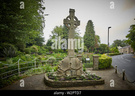 Waddington small picturesque village near Clitheroe in the Ribble Valley, Lancashire,  grade II listed war memorial stone Celtic cross Stock Photo