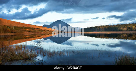 Mount Errigal, co. Donegal / Ireland : Reflection of majestic Mount Erigal in the lake