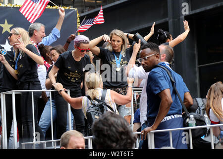 New York, NY, USA. 10th. June, 2019.  UA co-captain MEGAN RAPINOE, a crowd  favourite, bask in the moment as thousands of New Yorkers turned out for a Stock Photo