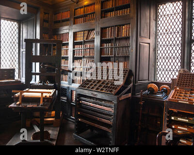 Chetham’s library, Manchester England. 12 August 2014. Old fashioned printing equipment showing the press and storage box for the upper and lower case Stock Photo