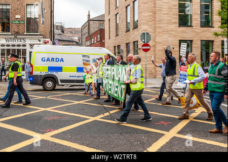 Dublin, Ireland. 10th July, 2019. Thousands of farmers descended on Leinster House today in protest at the Mercosur Deal which farmers claim will be the final nail in the coffin for their way of life. Credit: Andy Gibson/Alamy Live News. Stock Photo