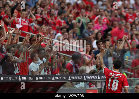 Lisbon, Portugal. 10th July, 2019. Jonas of Benfica greets the fans after a Pre-Season Friendly football match between SL Benfica and RSC Anderlecht in Lisbon, Portugal, on July 10, 2019. Anderlecht won 2-1. Credit: Pedro Fiuza/Xinhua/Alamy Live News Stock Photo