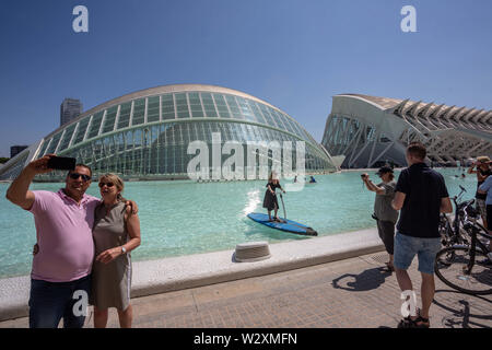 Valencia, Valencia, Spain. 10th June, 2019. People enjoy on the lake in front of Hemisferic cinema at the arts & science city in Valencia.Arts and Science City is an entertainment-based cultural, sci-fi-style and architectural complex in the city of Valencia, Spain. It is the most important modern tourist destination in the city of Valencia. Designed by Santiago Calatrava and Félix Candela, the project began the first stages of construction in July 1996, and was inaugurated April 16, 1998 with the opening of L'HemisfÃ¨ric. The last great component of the City of Arts and Sciences, El Palau d Stock Photo