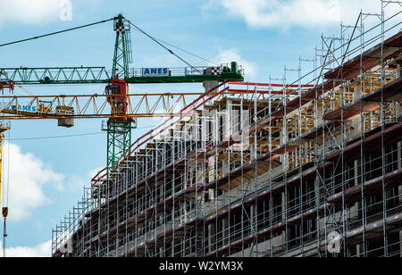 Berlin, Germany. 11th July, 2019. A new block of flats not far from the Elsen bridge is scaffolded. Credit: Paul Zinken/dpa/Alamy Live News Stock Photo